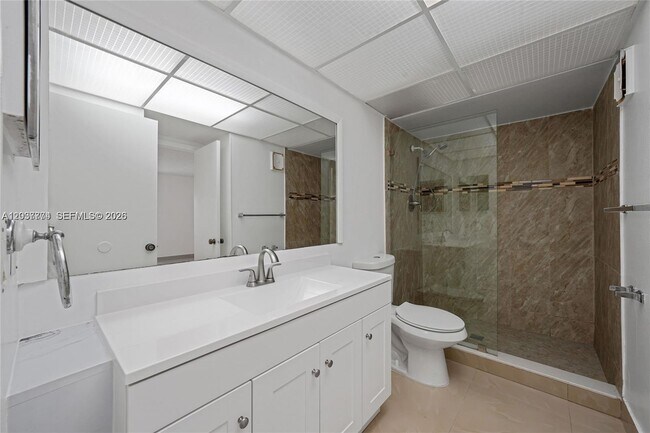 Building Photo - 200 Lakeview Dr