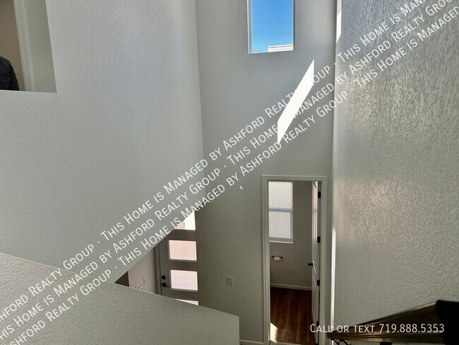 Building Photo - 4926 Deviation Pt