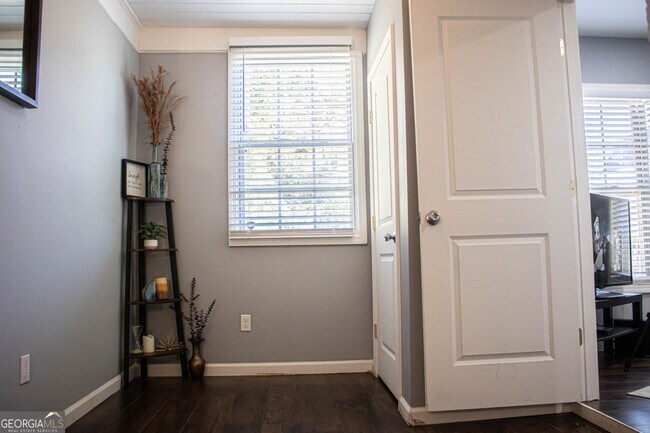 Building Photo - 444 Sunset Ave NW