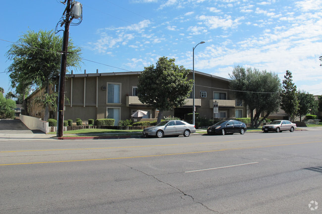 Building Photo - 18631 Burbank Blvd