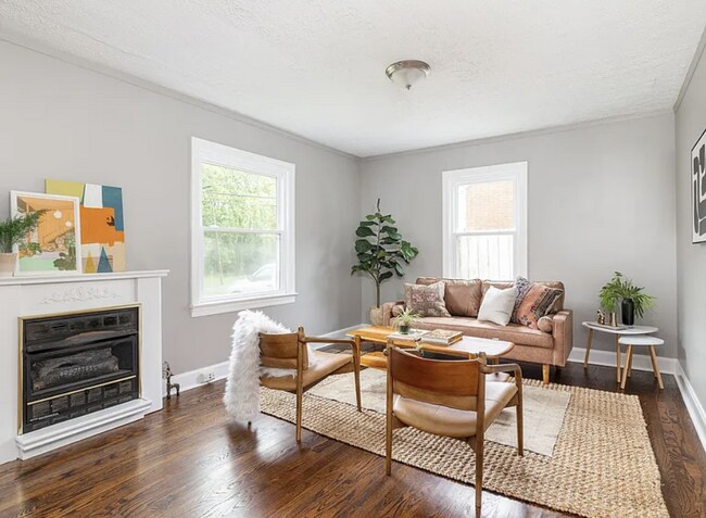 Building Photo - Vintage Charm, Modern Comfort & a Fully Fenced Backyard in Madison