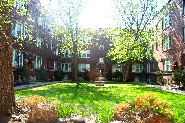 Building Photo - 4714 N Racine Ave
