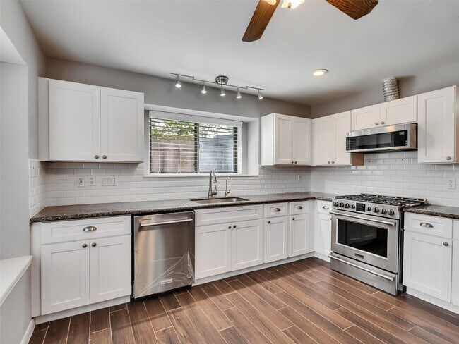Building Photo - 2554 Olympus Dr