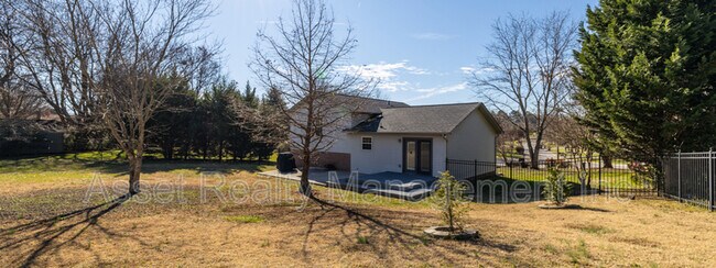Building Photo - 722 Chapelwood Cir