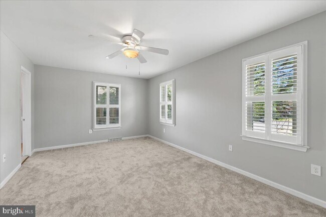 Building Photo - 4527 Sawgrass Ct