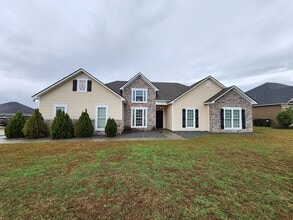 Building Photo - Stylish 3-Bedroom Home with Luxurious Features and Community Perks in Valdosta, GA