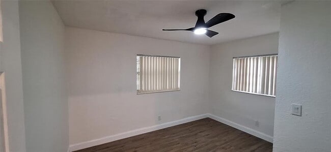 Building Photo - 1150 NW 23rd Ave