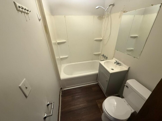 Building Photo - 107 Rayon Dr