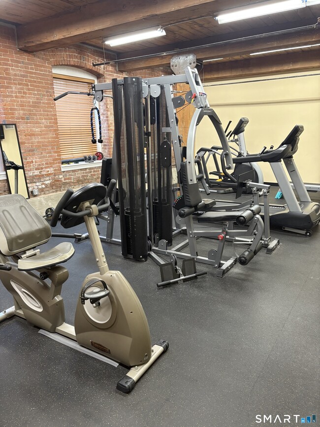 Building Photo - 145 Canal St E