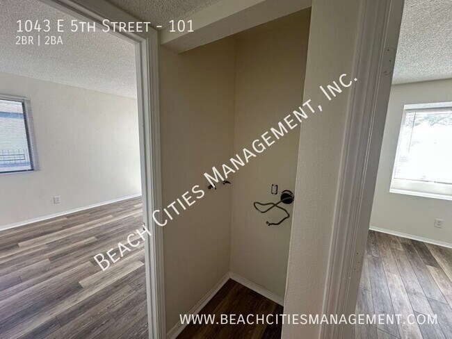 Building Photo - 1043 E 5th St