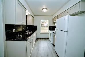 Building Photo - 2206 Statler Dr
