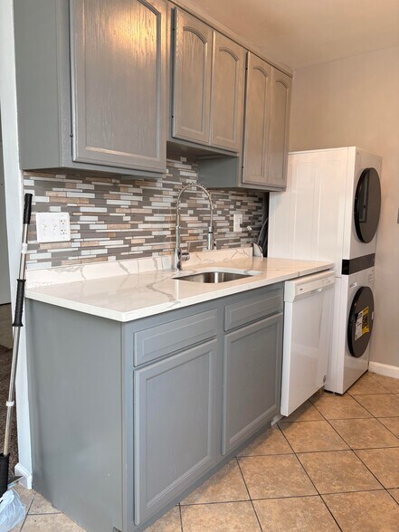 Building Photo - 3415 5th St SE