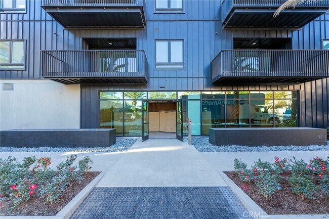 Building Photo - 3211 Rivington