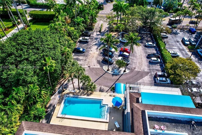 Building Photo - 2539 S Bayshore Dr