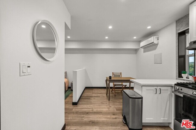 Building Photo - 28207 Laura La Plante Dr
