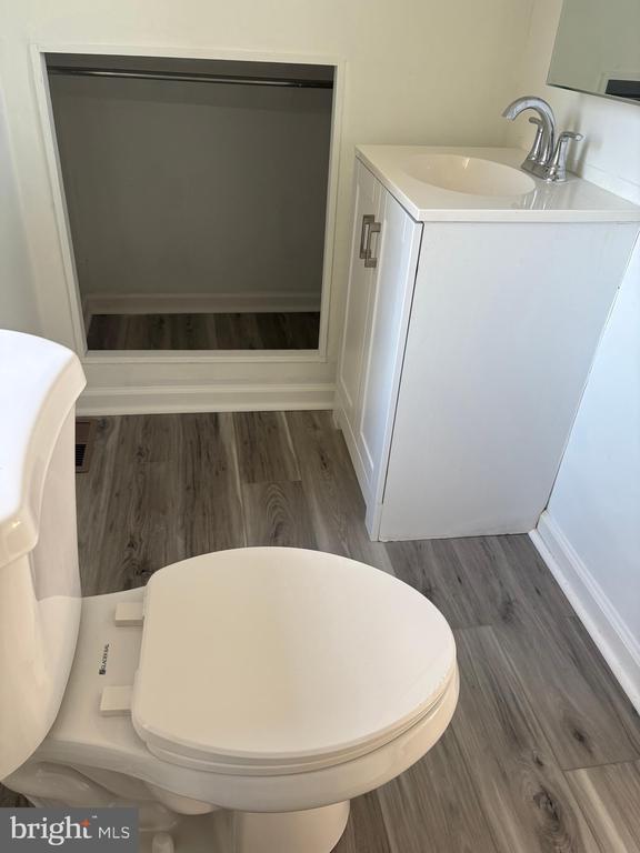 Building Photo - 213 Vernon St