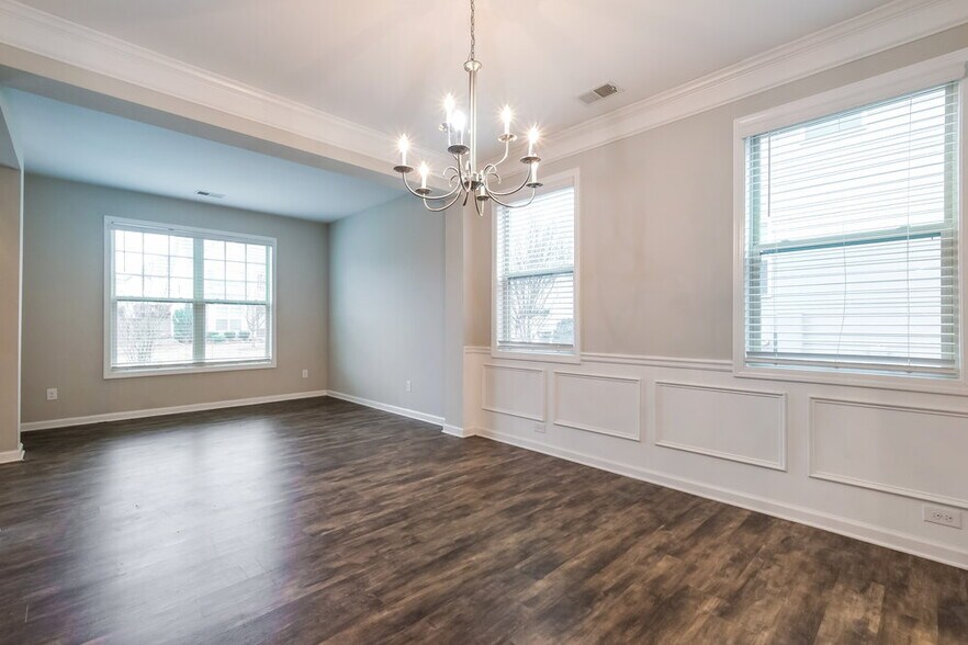 Building Photo - 345 Lenore Ct