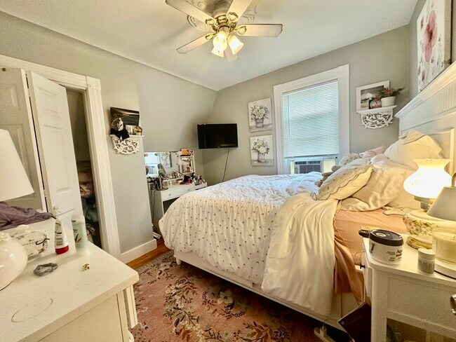 Building Photo - 135-137 Nonantum St. Unit 1