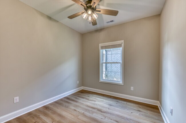 Building Photo - 319 Monroe Dr