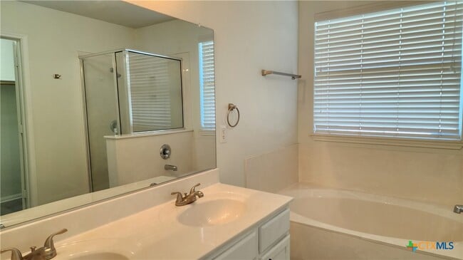 Building Photo - 223 Avrshire Ln