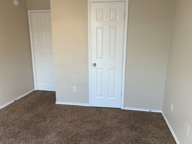 Building Photo - 309 Viola Dr