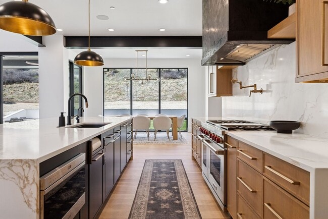Building Photo - 7705 Dante Dr