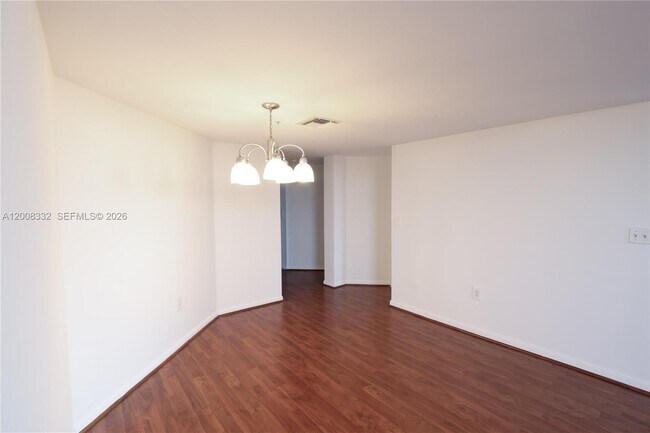 Building Photo - 520 SE 5 Ave