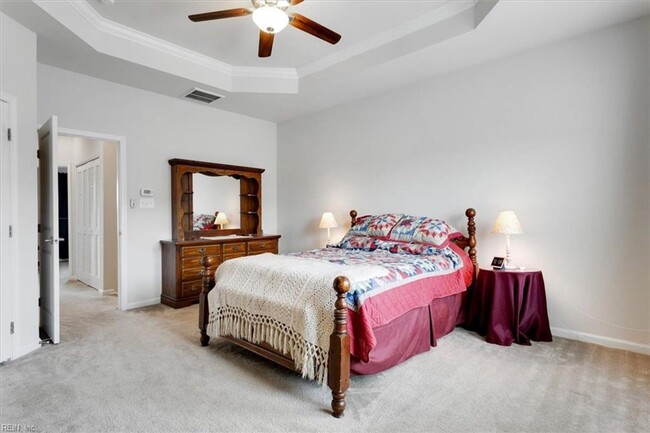 Building Photo - 3 bedroom/ 2 full bathroom and 1 half bath...