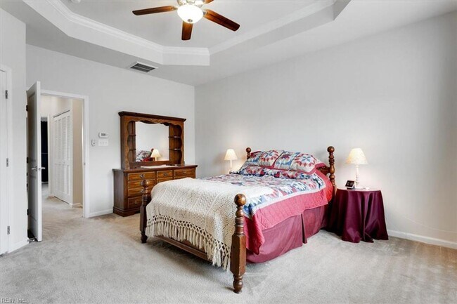 Building Photo - 3 bedroom/ 2 full bathroom and 1 half bathroom -Villages at Candle Station