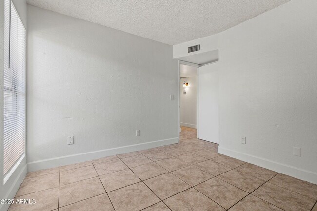 Building Photo - 2698 N 43rd Ave