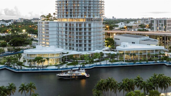 Building Photo - 275 SW 6th St