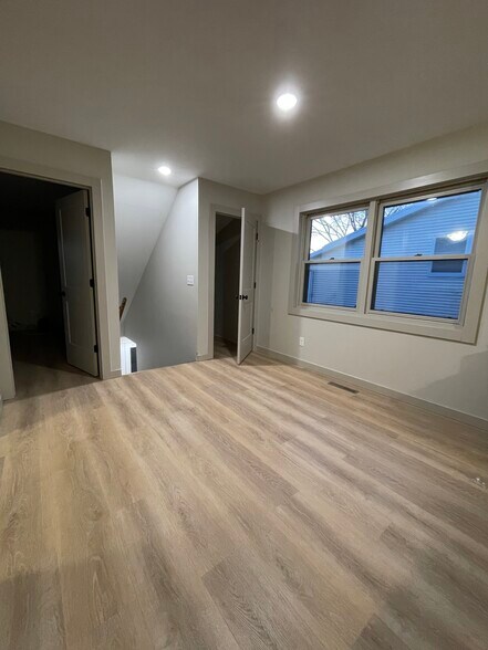 Building Photo - 2933 King James Way