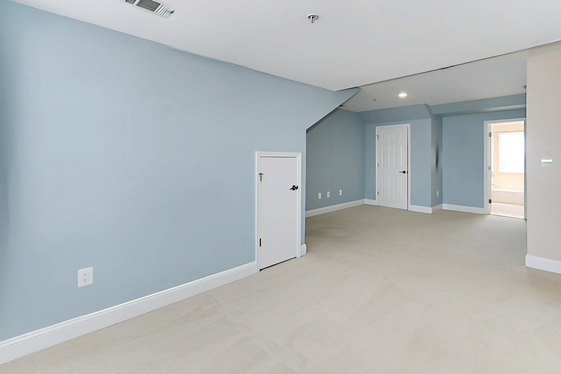 4th Floor Huge Loft - 2022 N Culpeper St