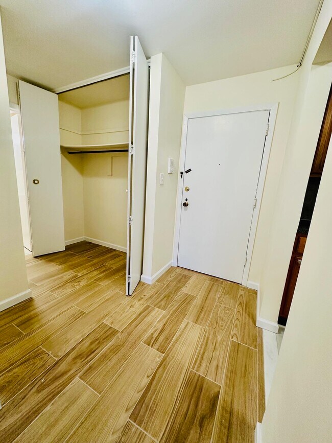 Building Photo - 34 E 32nd St