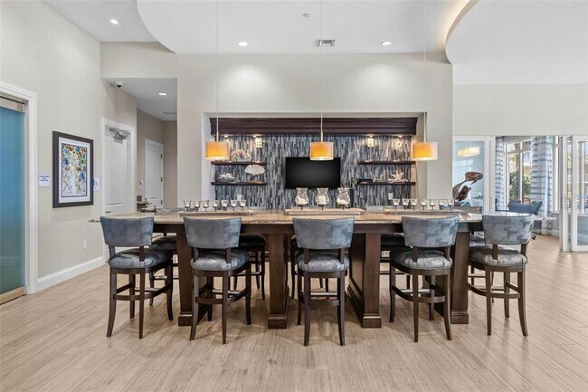 Building Photo - 1325 Snell Isle Blvd NE