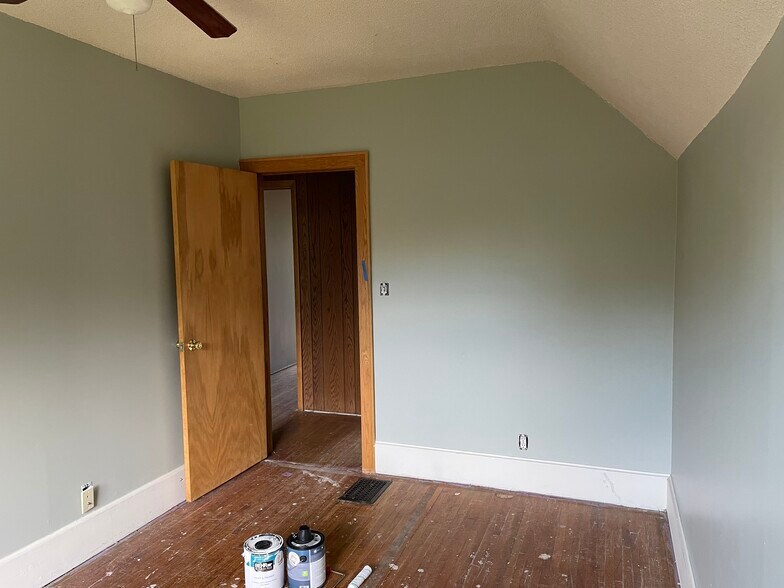 Building Photo - 5185 Samuelson Rd