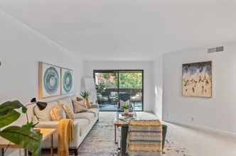 Building Photo - 999 Evelyn Terrace W