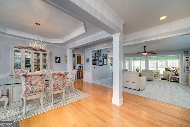 Building Photo - 230 Begonia Ct