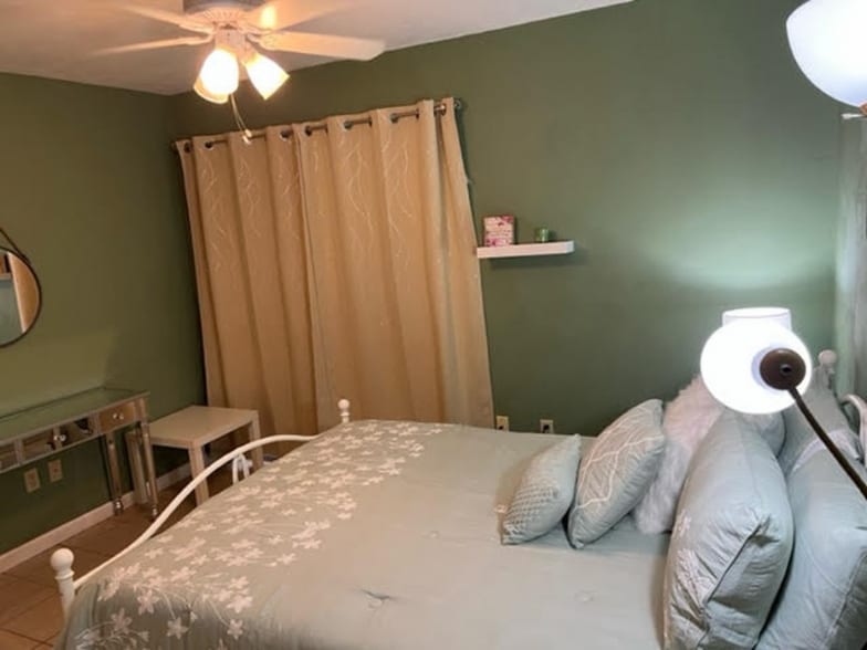 Building Photo - 1700 SW 16th Ct