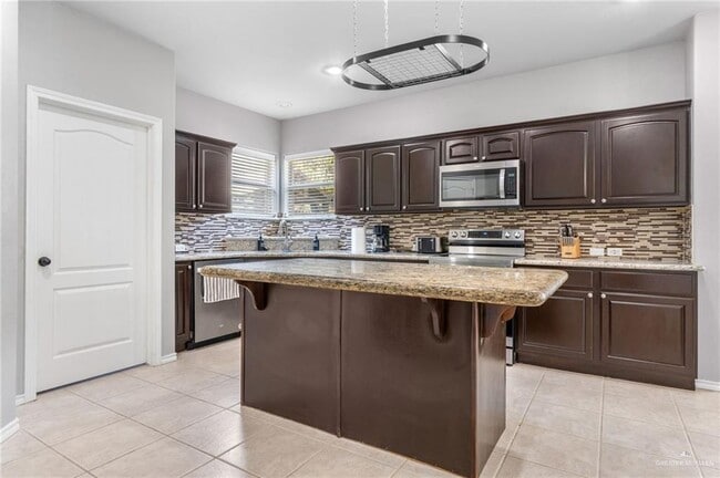 Building Photo - 30 Nicole Dr