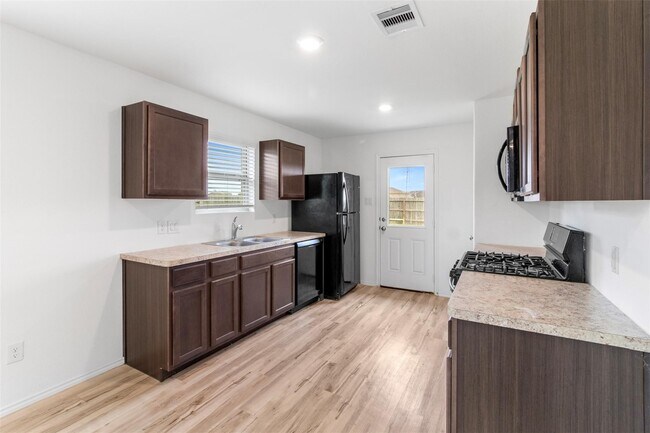 Building Photo - 8706 Wooster Trails Dr