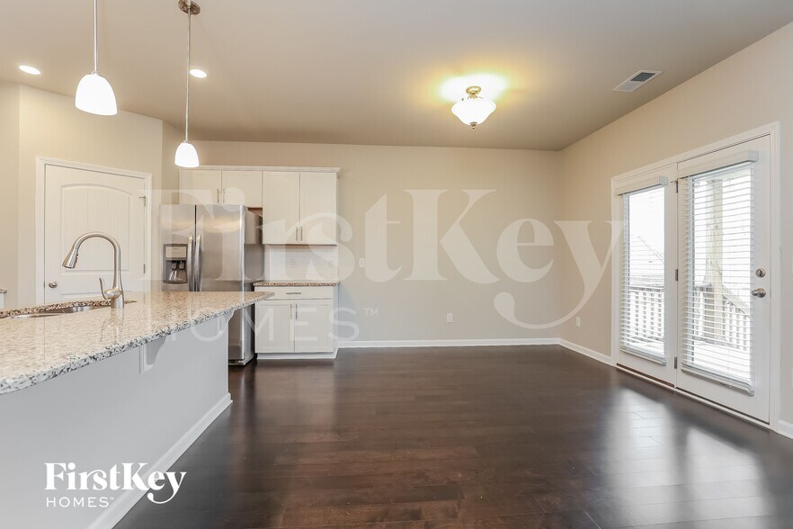 Building Photo - 4002 Grapevine Loop