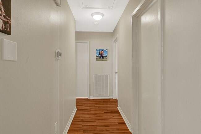 Building Photo - 1109 Frances Dr