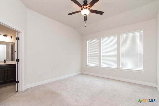 Building Photo - 250 Sugar Cane Rd
