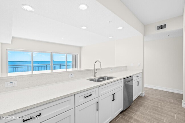 Building Photo - 1805 Riverside Dr