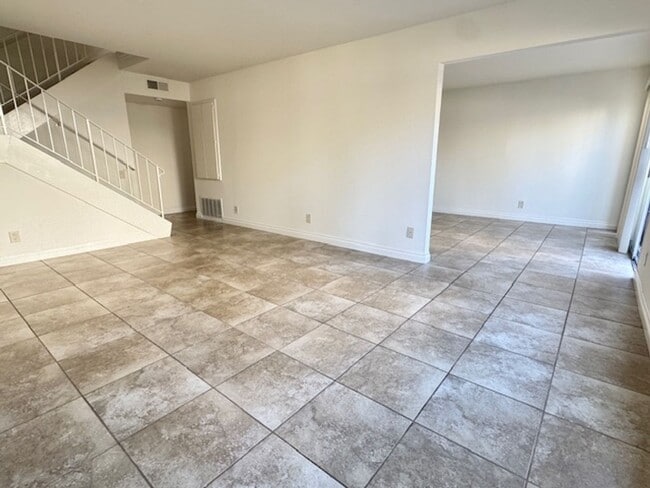 Building Photo - Charming 3 Bedroom in Thousand Oaks