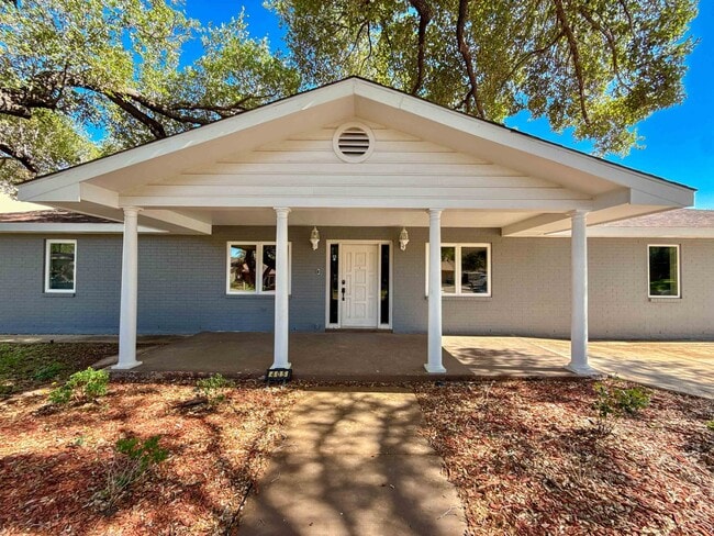 Building Photo - 405 Westmont Dr