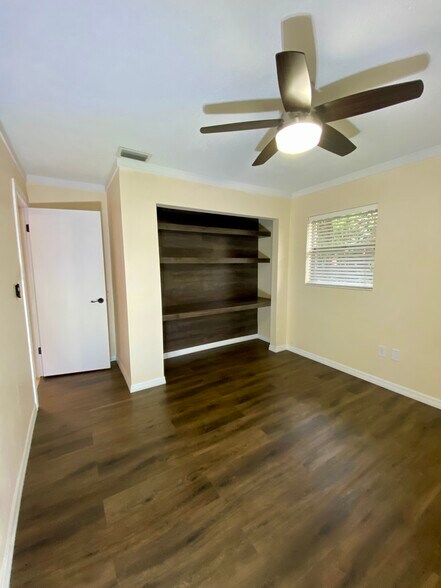 Building Photo - 6248 Gretna Green Ct N