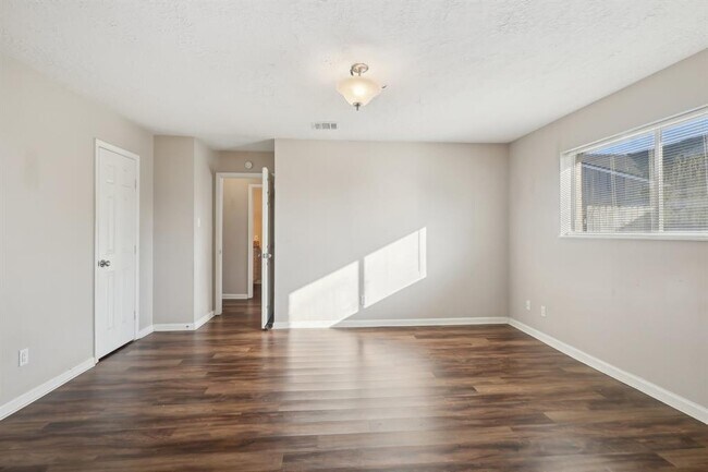 Building Photo - 3212 Wavecrest St
