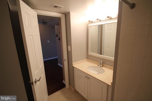 Building Photo - 10101 Grosvenor Pl